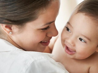 First Smile: Development ni Baby mula 0-6 Months
